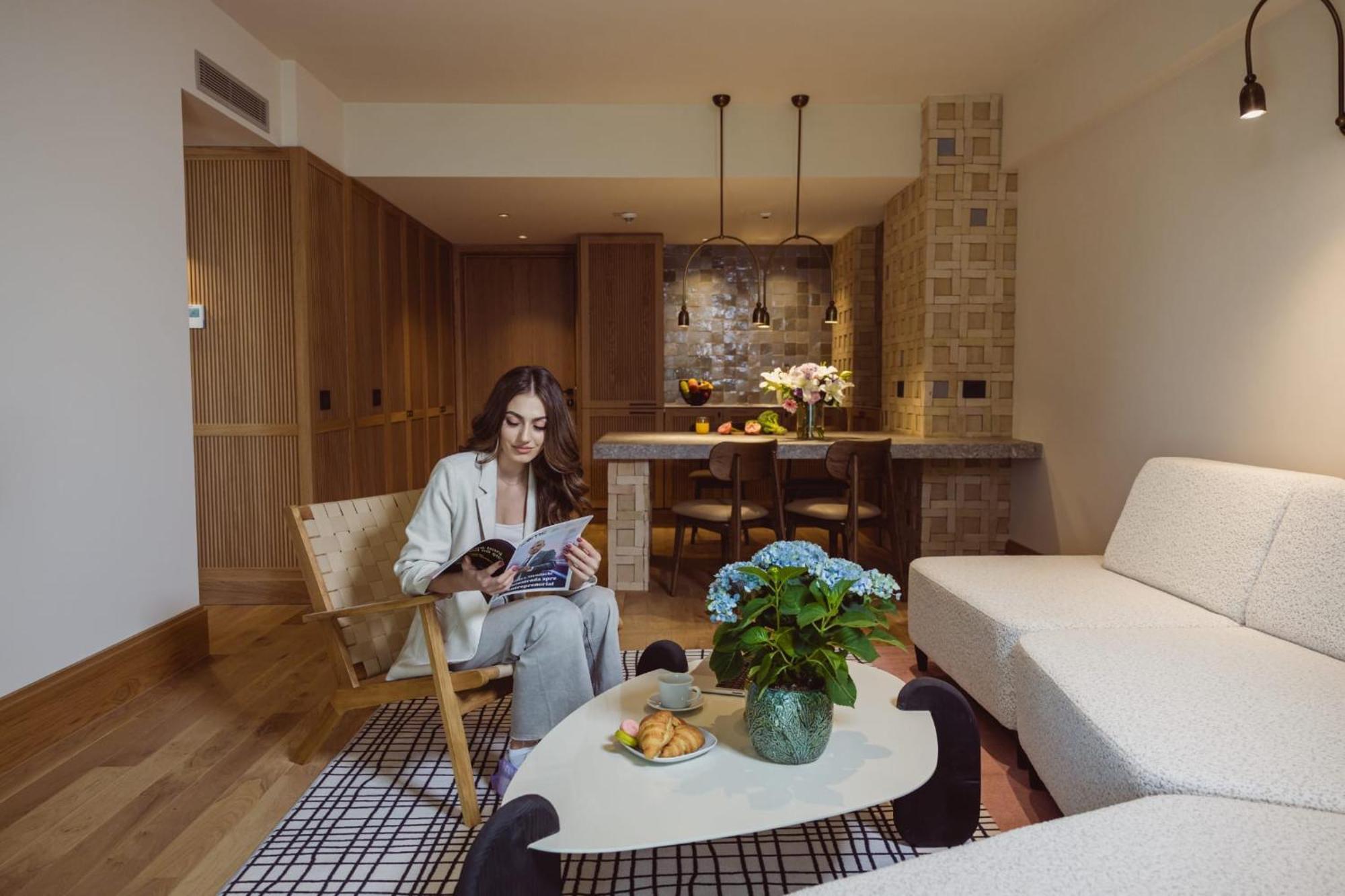 Aparthotel Крайова Екстериор снимка