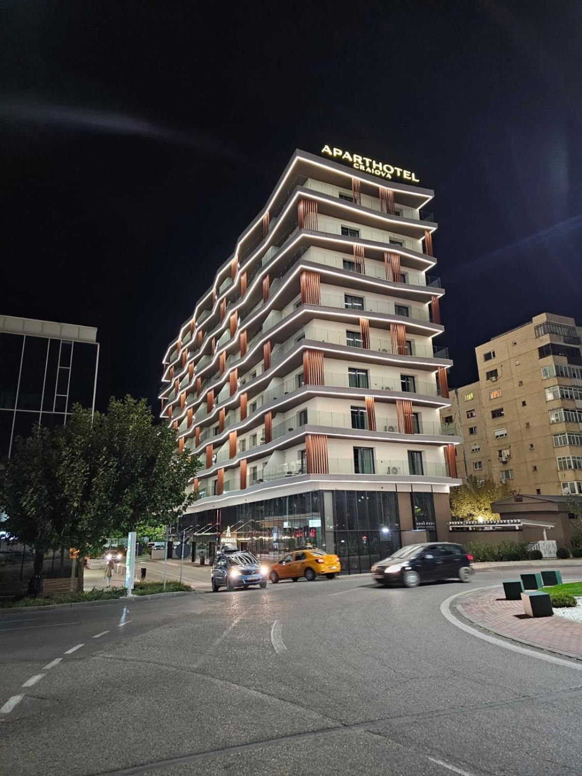 Aparthotel Крайова Екстериор снимка