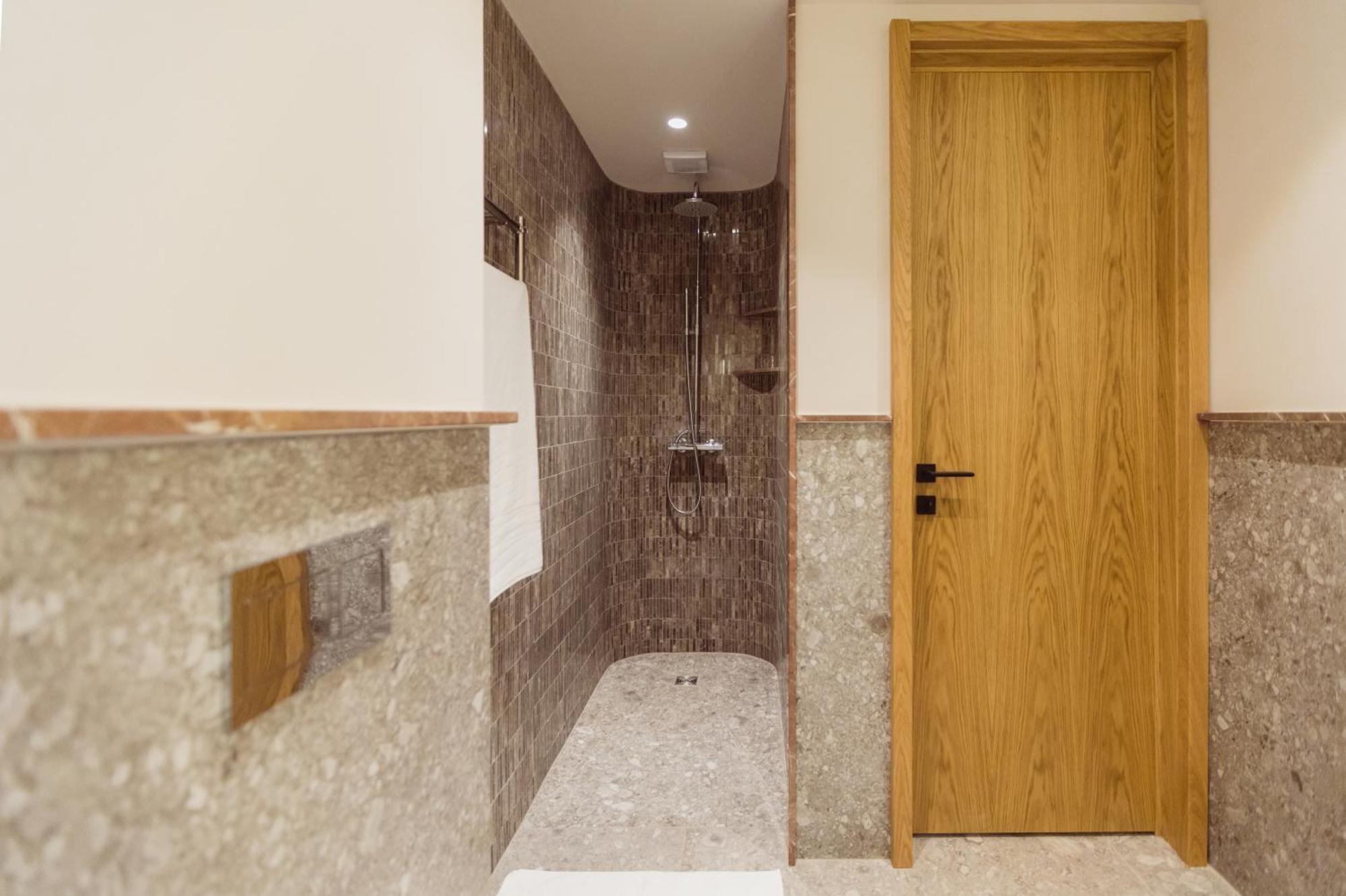 Aparthotel Крайова Екстериор снимка