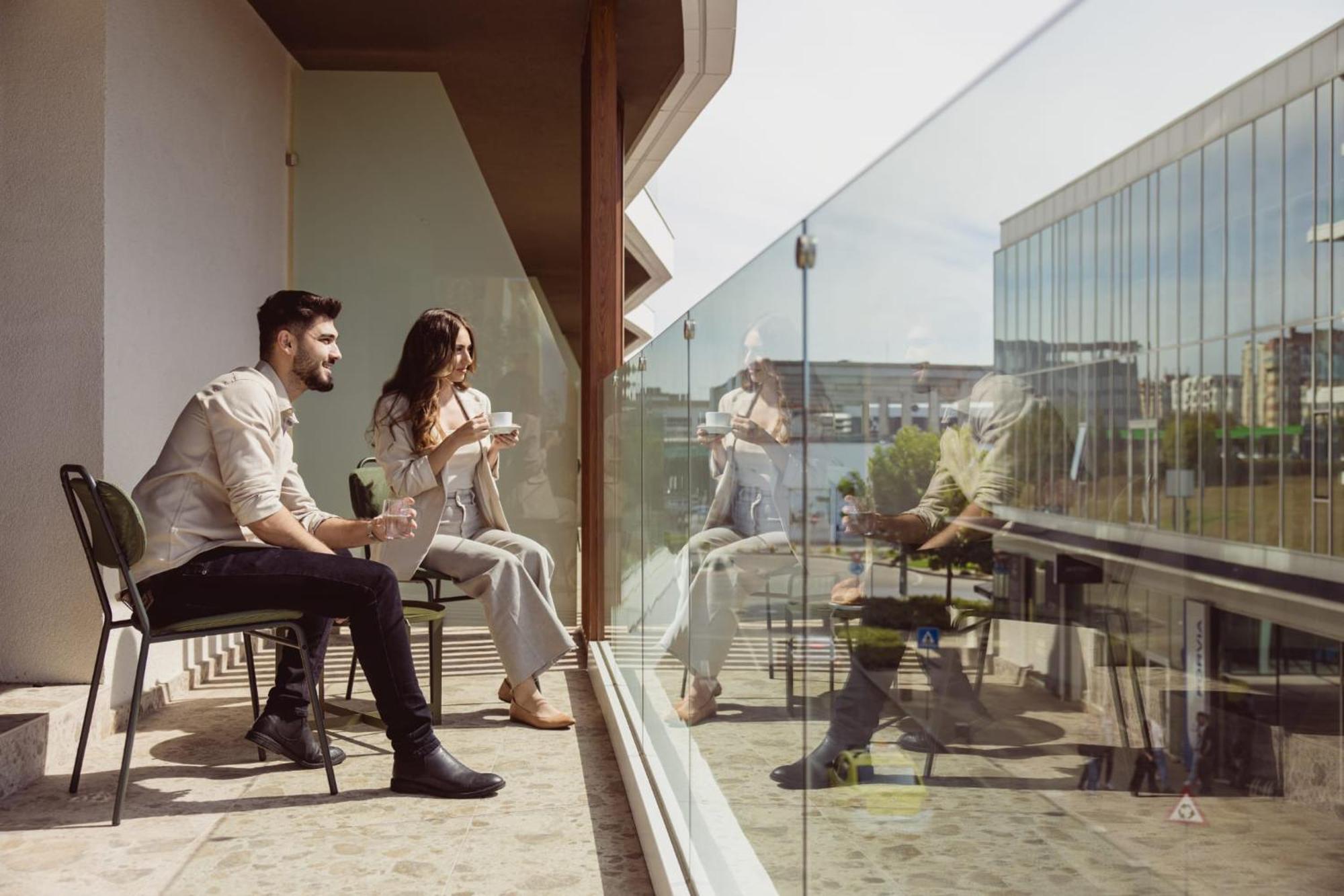 Aparthotel Крайова Екстериор снимка