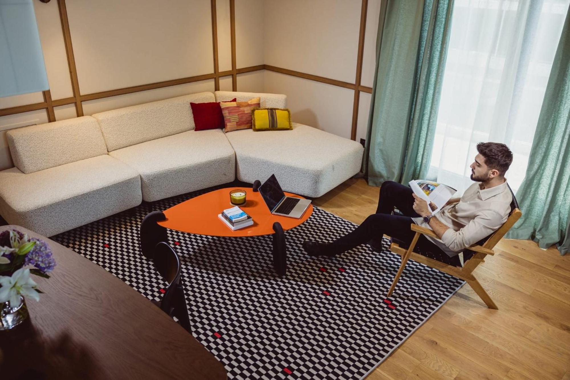 Aparthotel Крайова Екстериор снимка